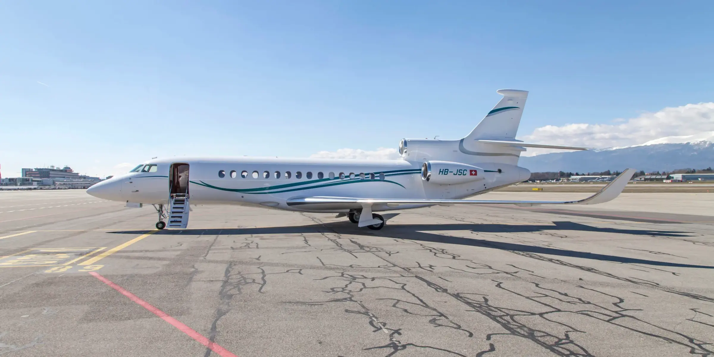 Dassault Falcon 8X HB-JSC géré par Dasnair sur le tarmac de Genève