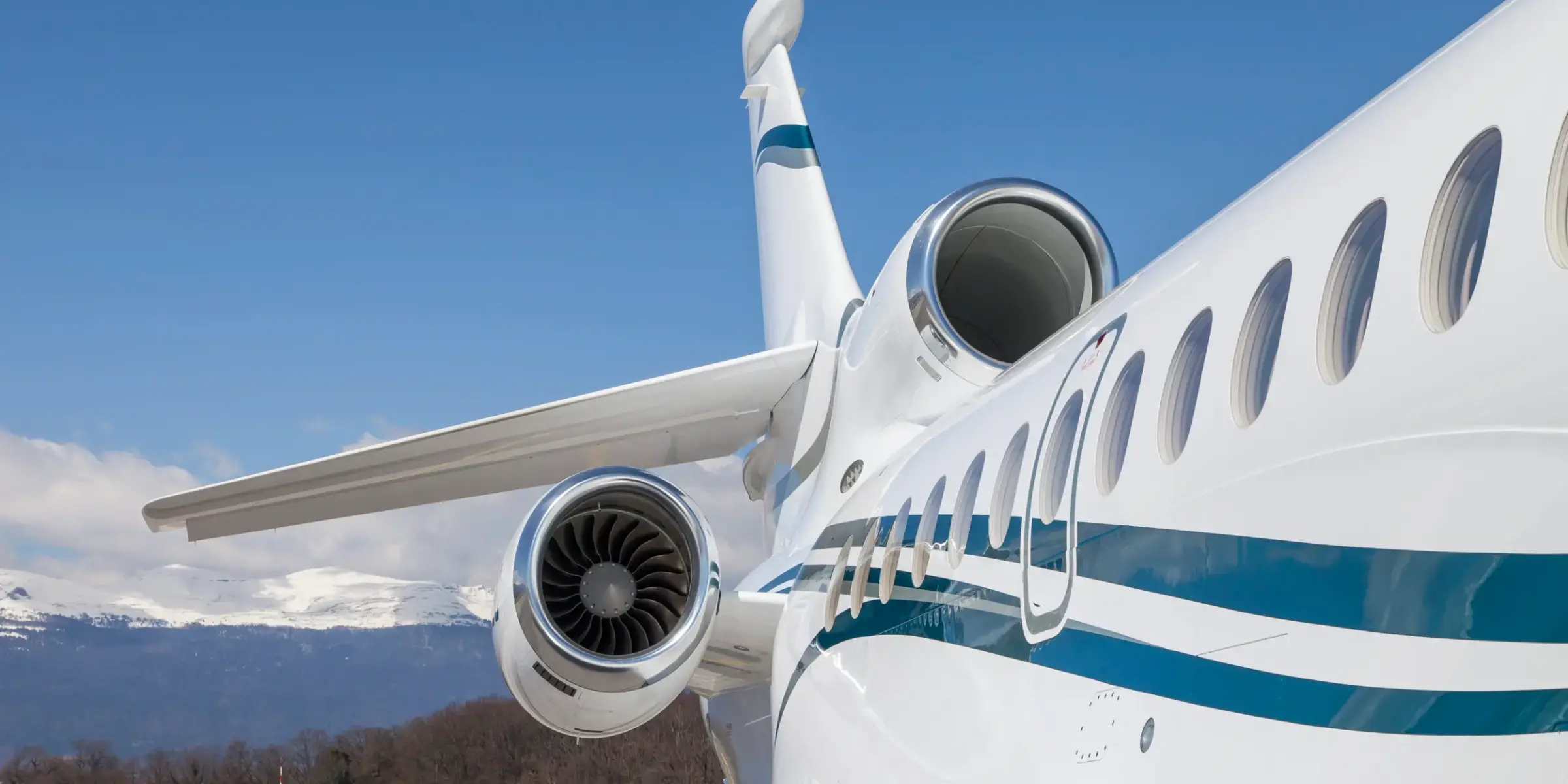 Réacteurs d'un Dassault Falcon 8X en inspection